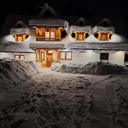 Dworek Na Skraju Lasu * Косцелиско