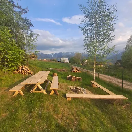 Dworek Na Skraju Lasu *