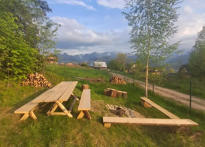 Dworek Na Skraju Lasu *